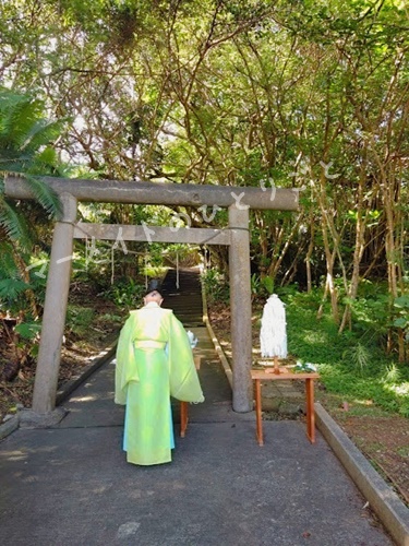 小笠原神社の鳥居が96年ぶりに新しくなりました